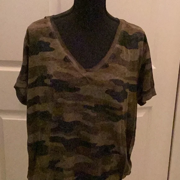 ๐คNWOT Just Too FUN Lucky ๐ Brand Size XXLARGE Camo Style Top Closet Must Have ๐ค - Picture 4 of 7
